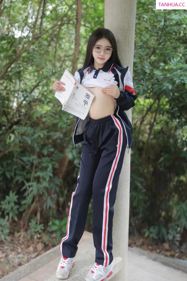   [XiuRen]高清写真图 2024.04.02 No.8335 小薯条nienie 美臀性感第41张图片